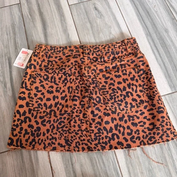 Leopard Print Mini Skirt - Picture 6 of 6